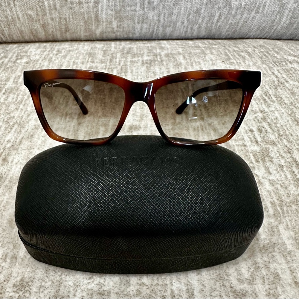 NWOT Salvatore Ferragamo Women's Tortoise Frame Sunglasses with Gradient Lenses